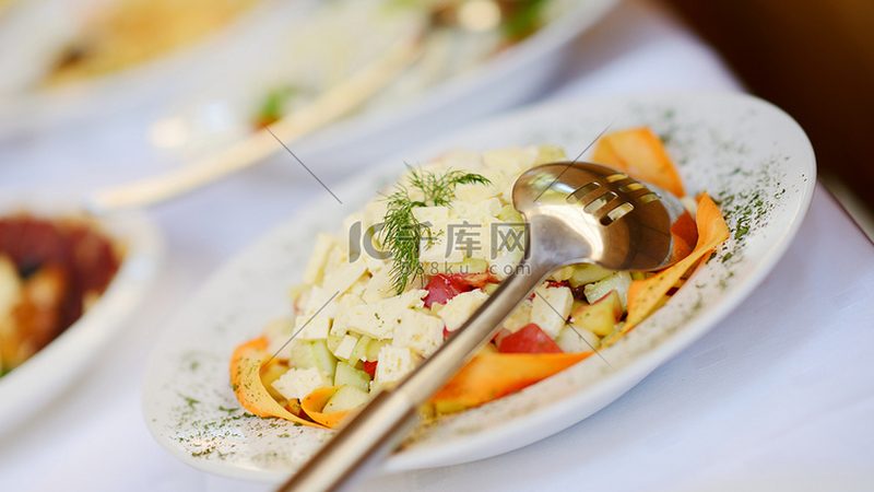 如何寻找性价比高的食品批发进货渠道**